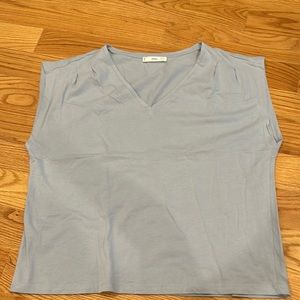 Casual sleeveless shirt